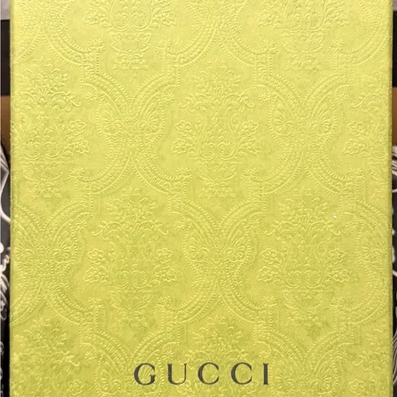 Gucci Women's Cream Quilted Heels with Gold Accent - Picture 2 of 5